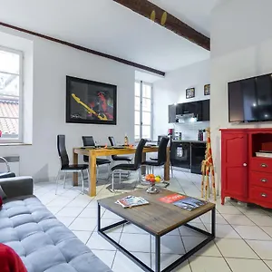 Ste Reparate F4 Moderne, Design, Place Rossetti, Heart Old Town , Nizza Frankreich